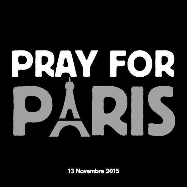 Attentats Paris : hommage aux victimes